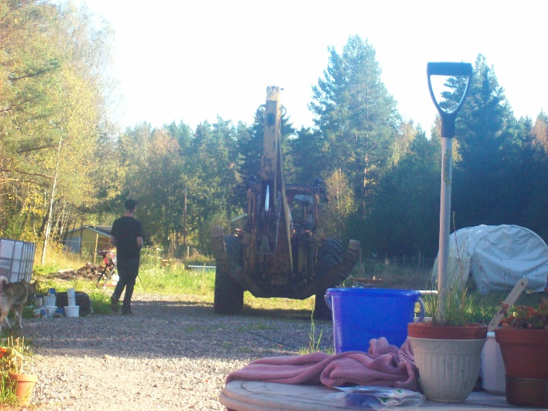 Micke kör på skottkärra